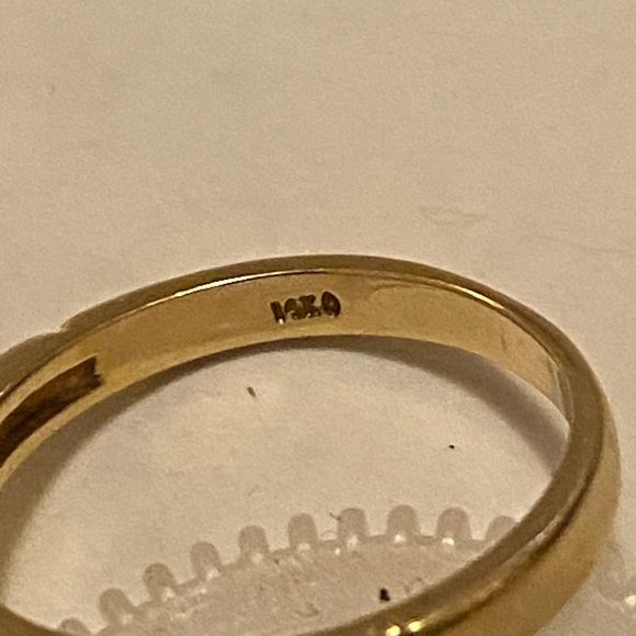 14k white gold diamond solitaire ring 4mm round, .25 cwt with diamond accents. - Picture 8 of 9